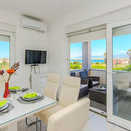 Andreja Apartamento Vir